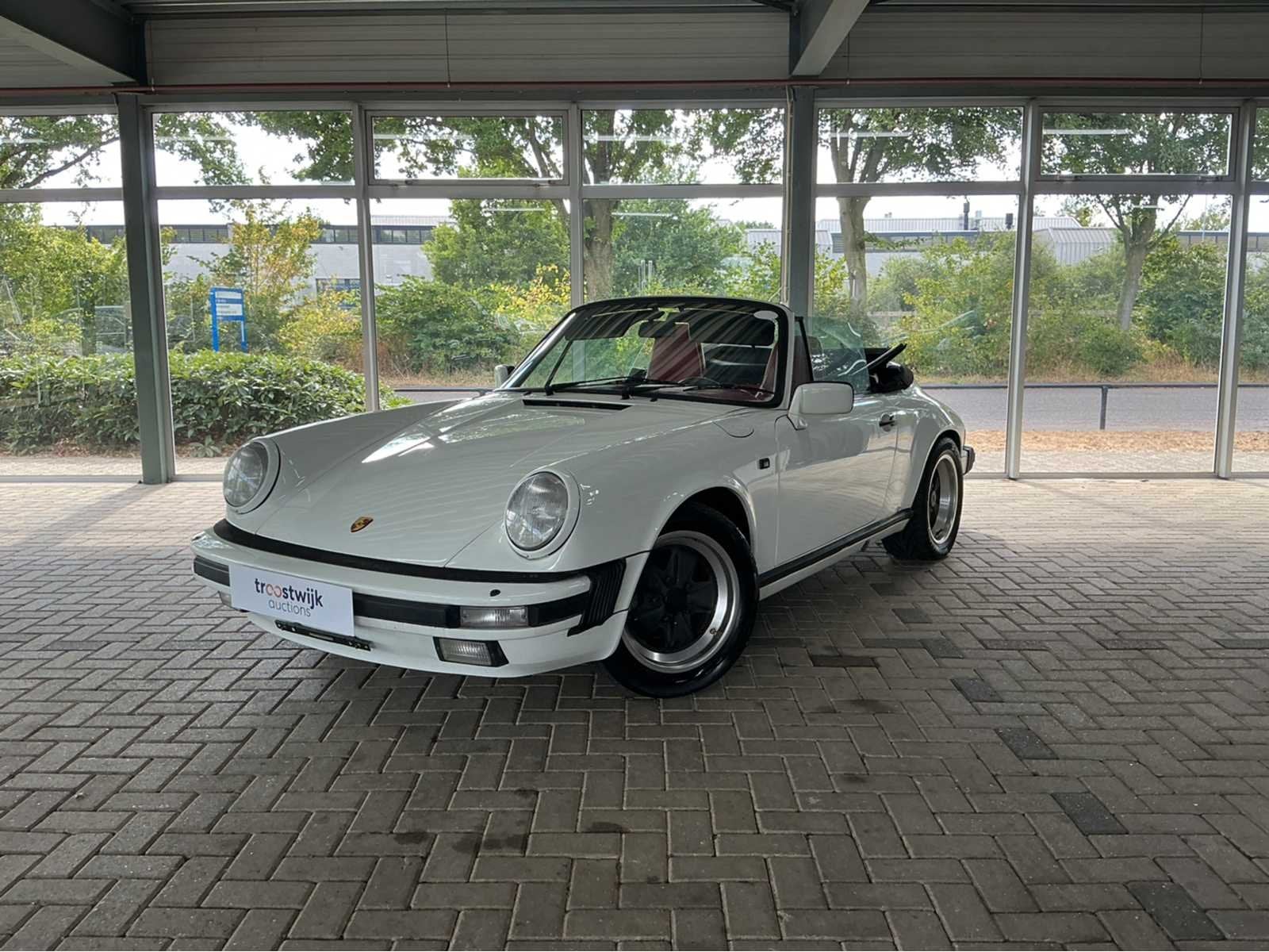 Porsche 911 Carrera 3.2 Cabriolet Pure Klasse uit 1985 Handg, Auto's, Gebruikt, Cabriolet, Bedrijf, Handgeschakeld