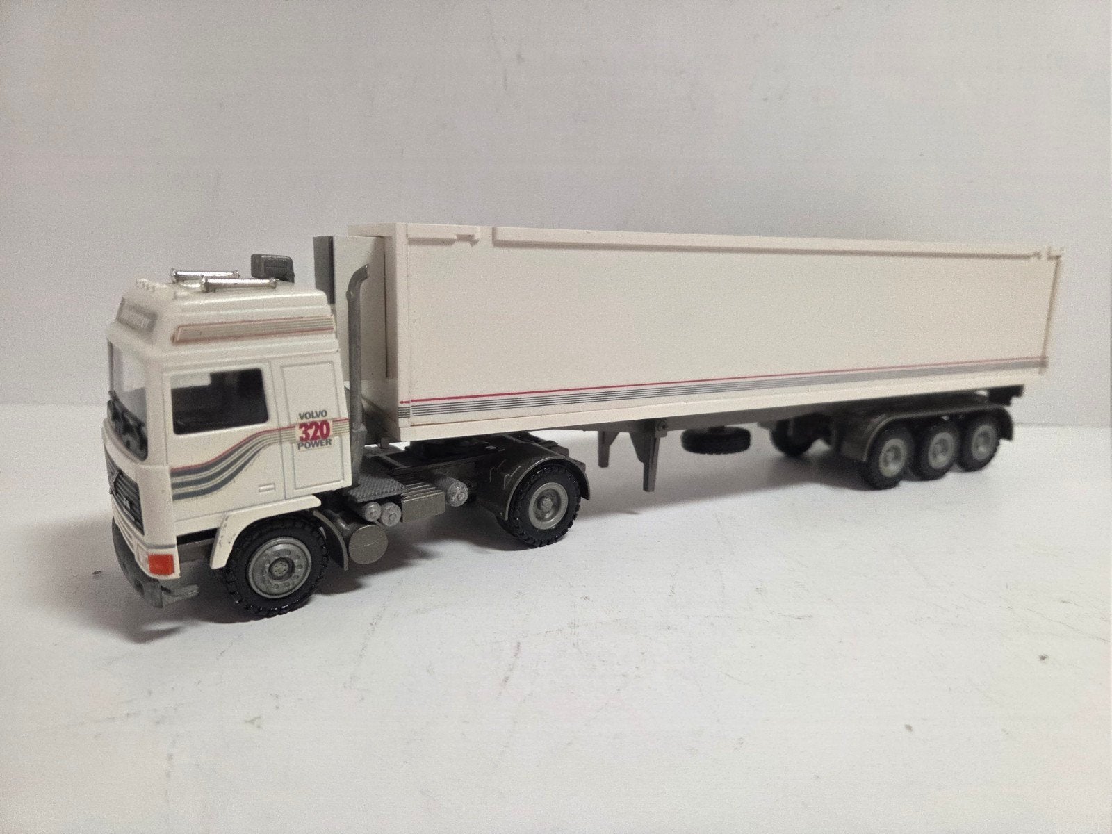 Conrad Volvo F10 koeloplegger Globetrotter, ., Conrad, Ophalen of Verzenden, Zo goed als nieuw