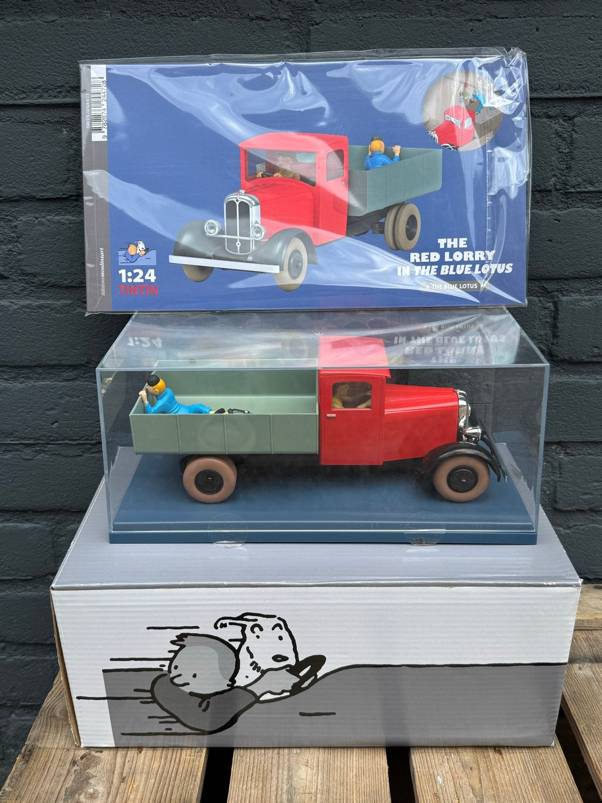 Kuifje De Rode Vrachtwagen uit De Blauwe Lotus 1:24, Verzamelen, Stripfiguren, Gebruikt, Beeldje of Figuurtje, ., Ophalen of Verzenden