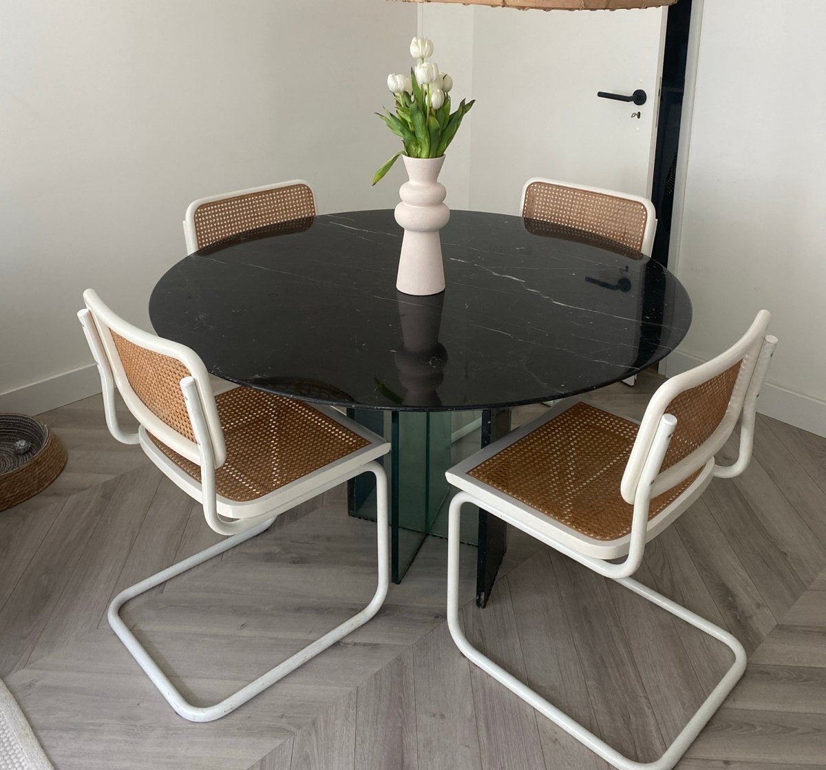 Set van 4 rotan/webbing stoelen met wit metalen frame, Huis en Inrichting, Stoelen, Ophalen