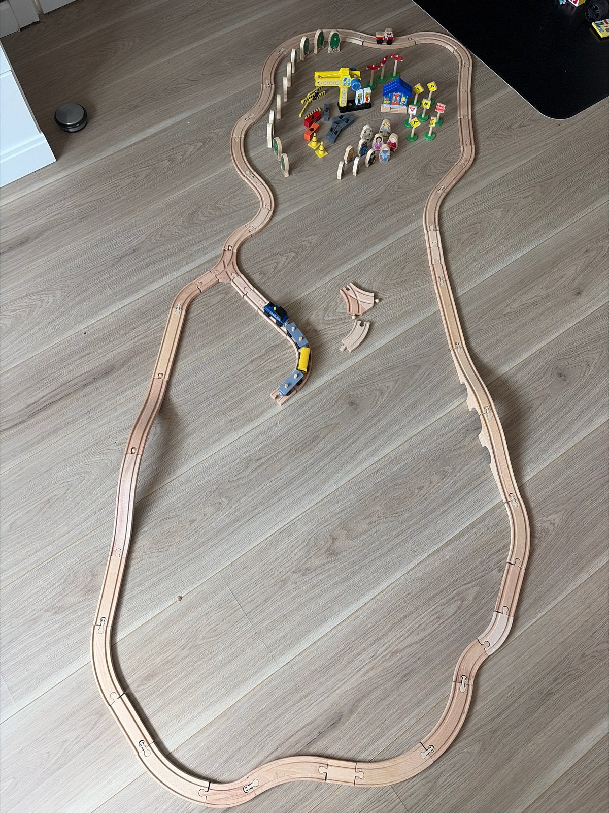 Grote houten treinbaan set met accessoires, Ophalen of Verzenden, Gebruikt