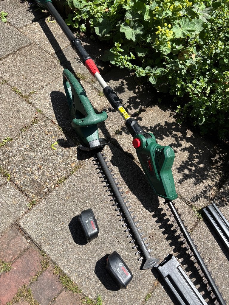 VERLAAGD ! heggenscharen met accu's en gratis schuurmachine, Ophalen of Verzenden, Zo goed als nieuw, Elektrisch, Bosch