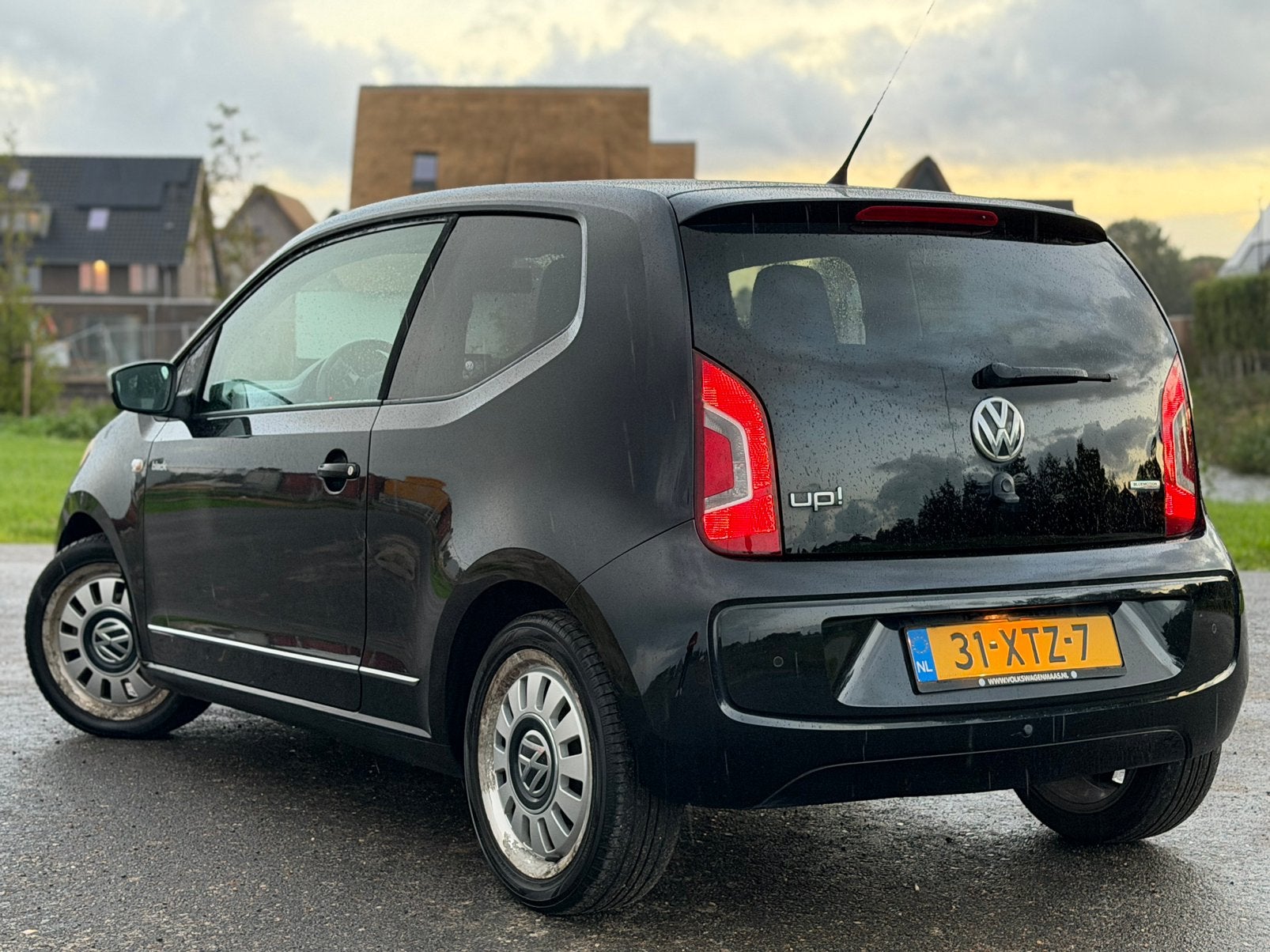 Volkswagen Up 1.0 44KW 2012 Zwart Black Edition Navi Cruise, Voorwielaandrijving, Euro 5, Stof, 840 kg
