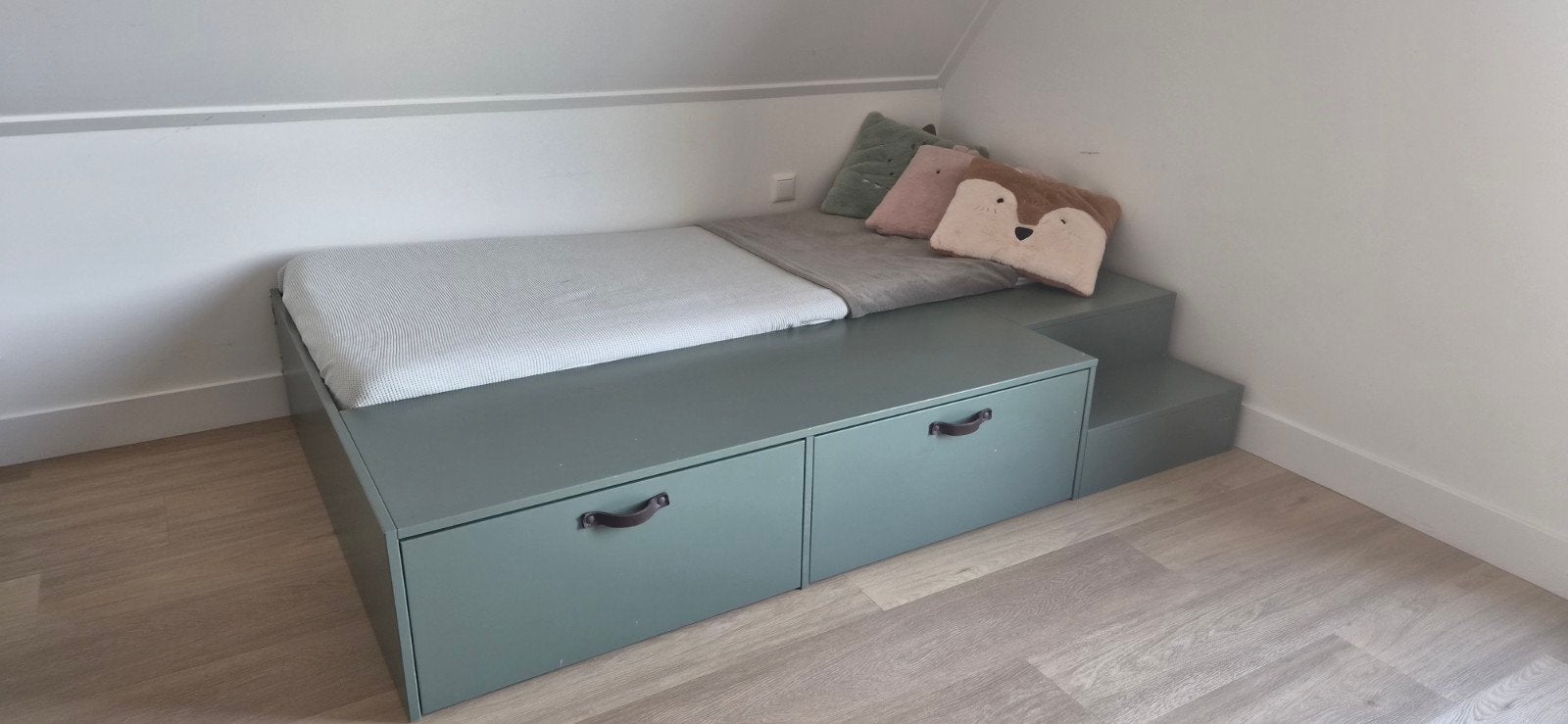 Complete (stage) slaapkamer: bed, bureau, kast, kistbank, Ophalen, Gebruikt, Eenpersoons, VtWonen, Modern, Scandinavisch