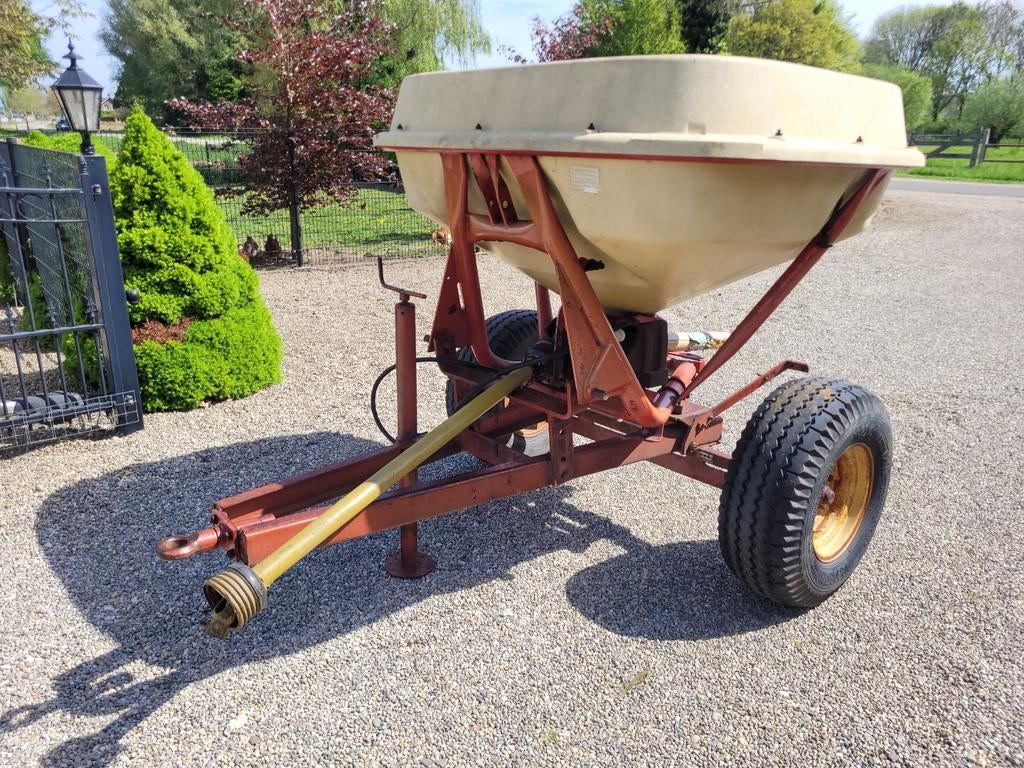 Tekoop Vicon Pendelstrooier 1200L, Ophalen, Grondbewerking