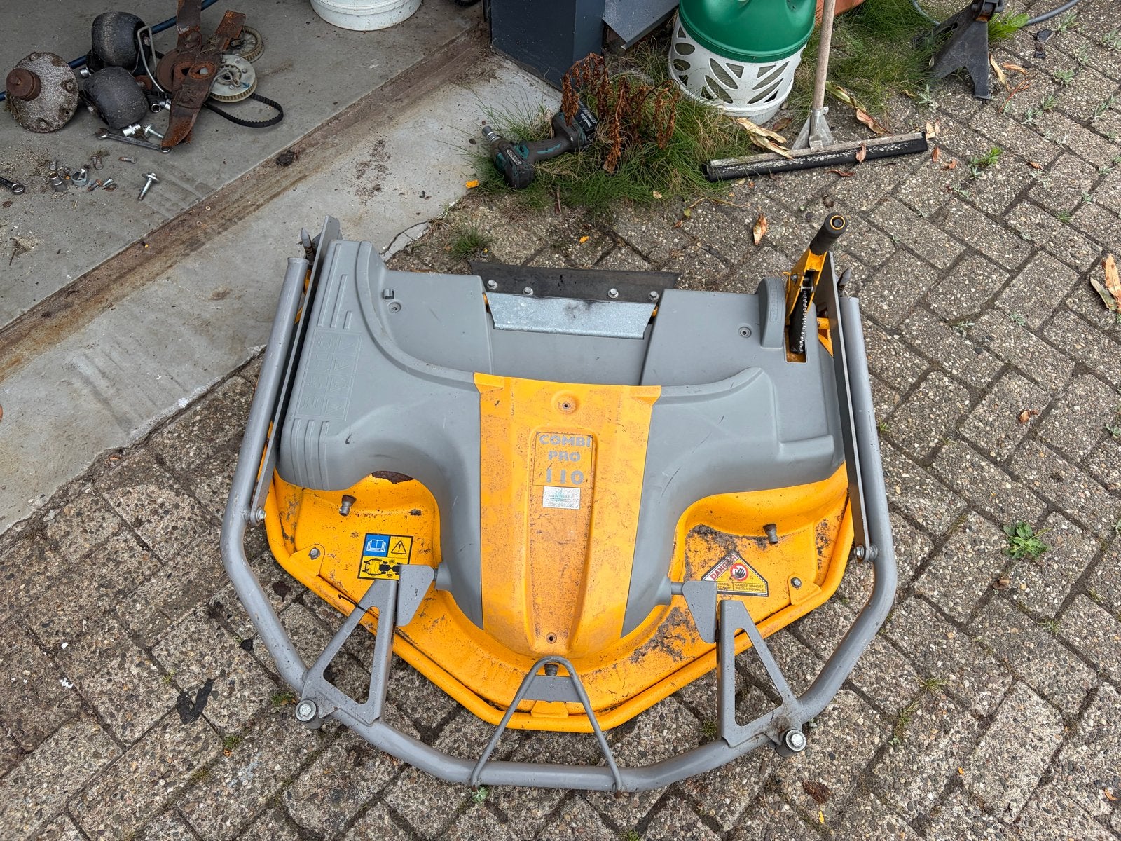 Grasmaaierdek Combi Pro 110, Tuin en Terras, Cirkelmaaier, Ophalen, Gebruikt, 50 cm of meer