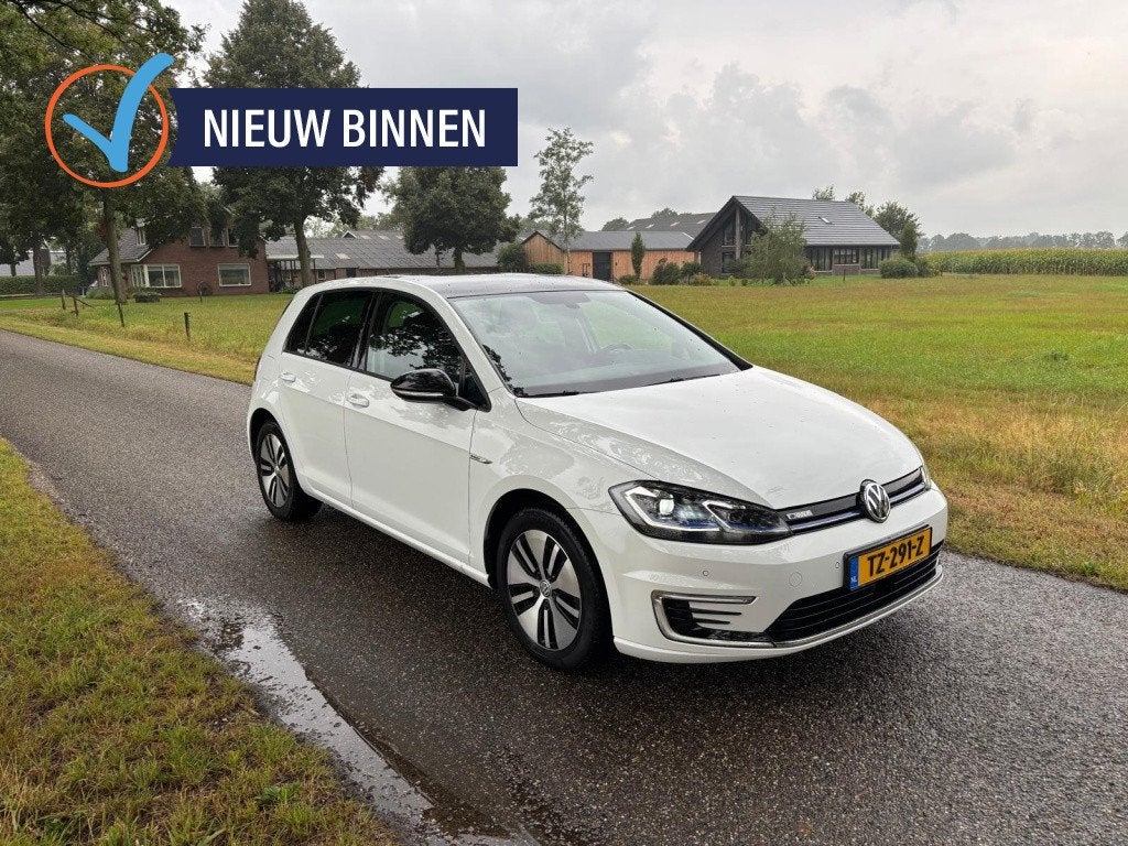 Volkswagen e-Golf e-Golf SOH 86% | Camera | ACC | Navigatie, Auto's, Volkswagen, Automaat, Gebruikt, 230 km, Wit