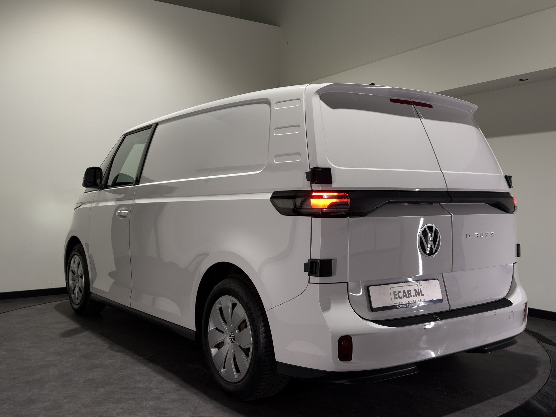 Volkswagen ID. Buzz Cargo 77 kWh | Trekhaak Elek. | Stuur ve, Automaat, Gebruikt, 82 kWh, Met garantie (alle)