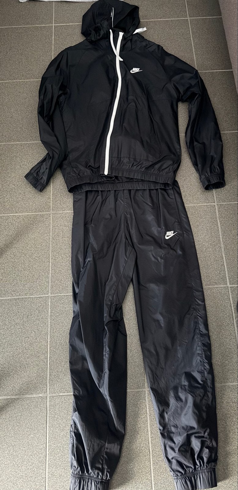 Nike trainingspak zwart - Zo goed als nieuw, Kleding | Heren, Zwart, Ophalen of Verzenden, Zo goed als nieuw, Algemeen