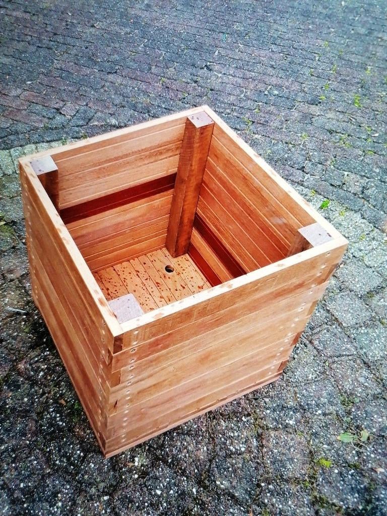 Hardhouten plantenbakken, Ophalen