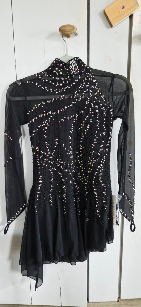 Kunstschaatsjurkje zwart mt xxs veel strass, Zwart, Overige typen, Nieuw, Ophalen of Verzenden