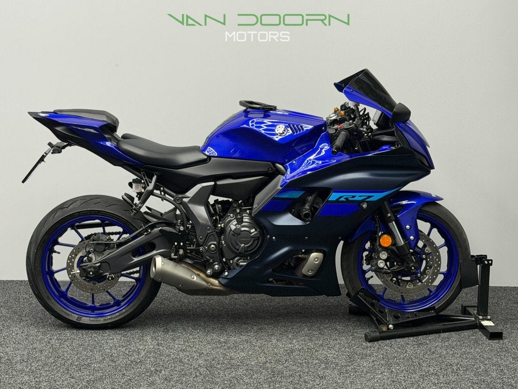 Yamaha R7 ABS | QuickShift | 2025 | 7DKM | Fabrieksgar. 2028, Motoren, Motoren | Yamaha, Traction Control, Info@vandoornmotors.nl