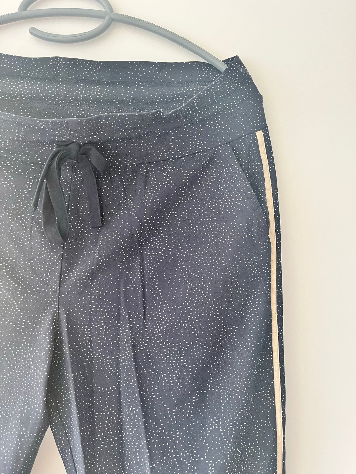 Studio Anneloes broek met blauw/wit print en beige bies, Ophalen of Verzenden, Zo goed als nieuw, Maat 38/40 (M), Blauw