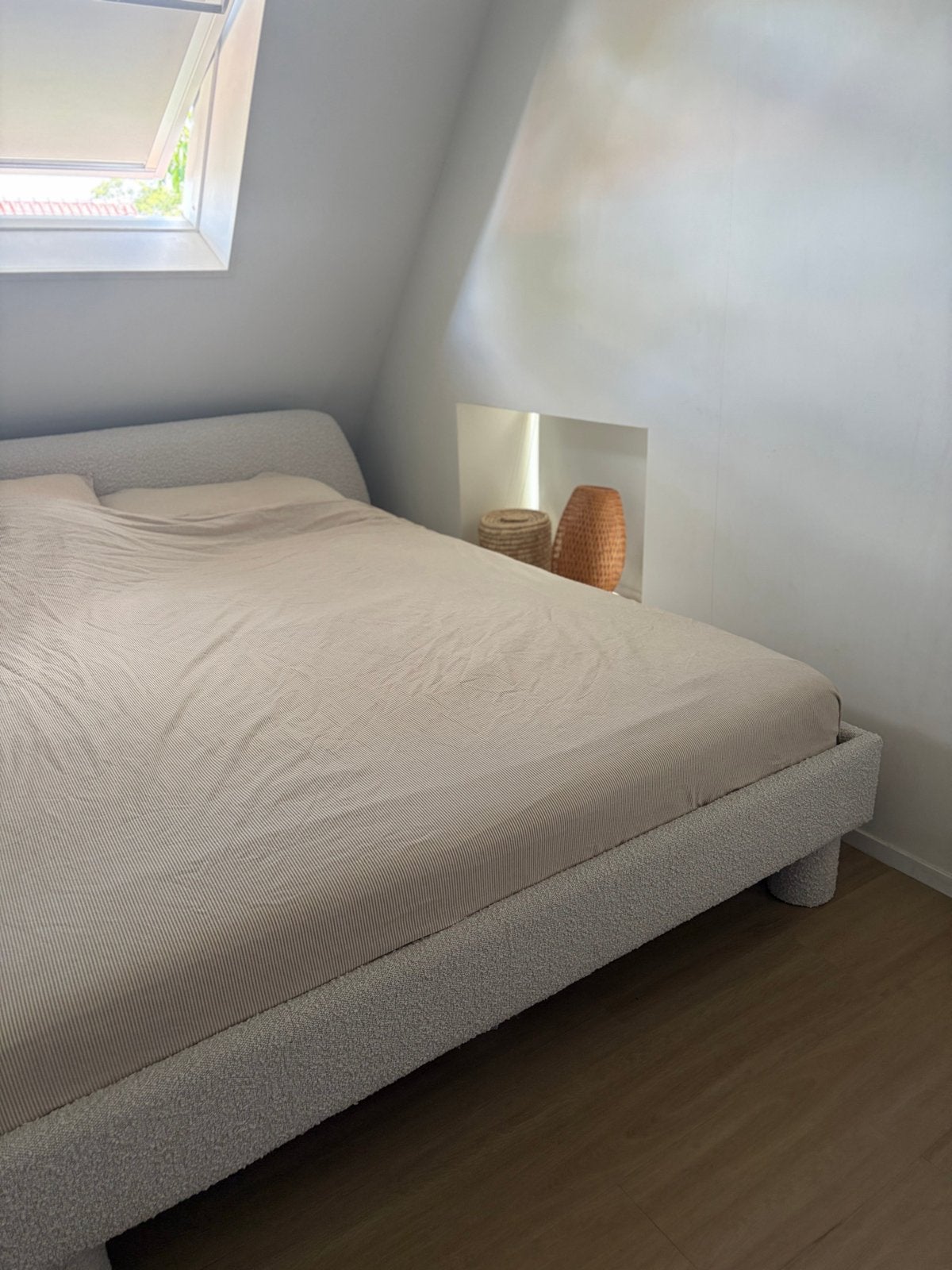 Nieuwstaat tweepersoons bed, Ophalen, Beige, Tweepersoons, Zo goed als nieuw