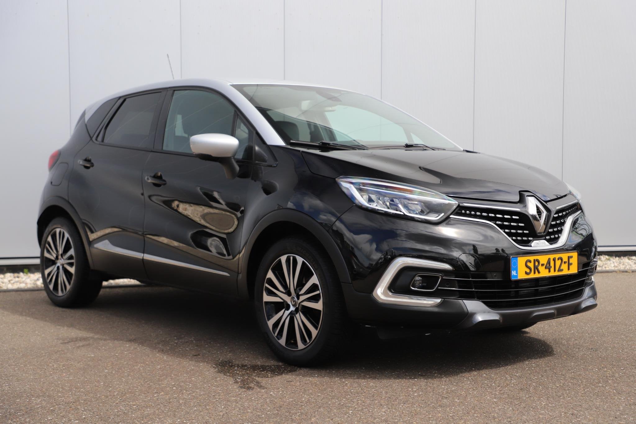 Renault Captur 1.2 TCe Initiale Paris BOSE Lederen Bekleding, Voorwielaandrijving, Gebruikt, Euro 6, 4 cilinders