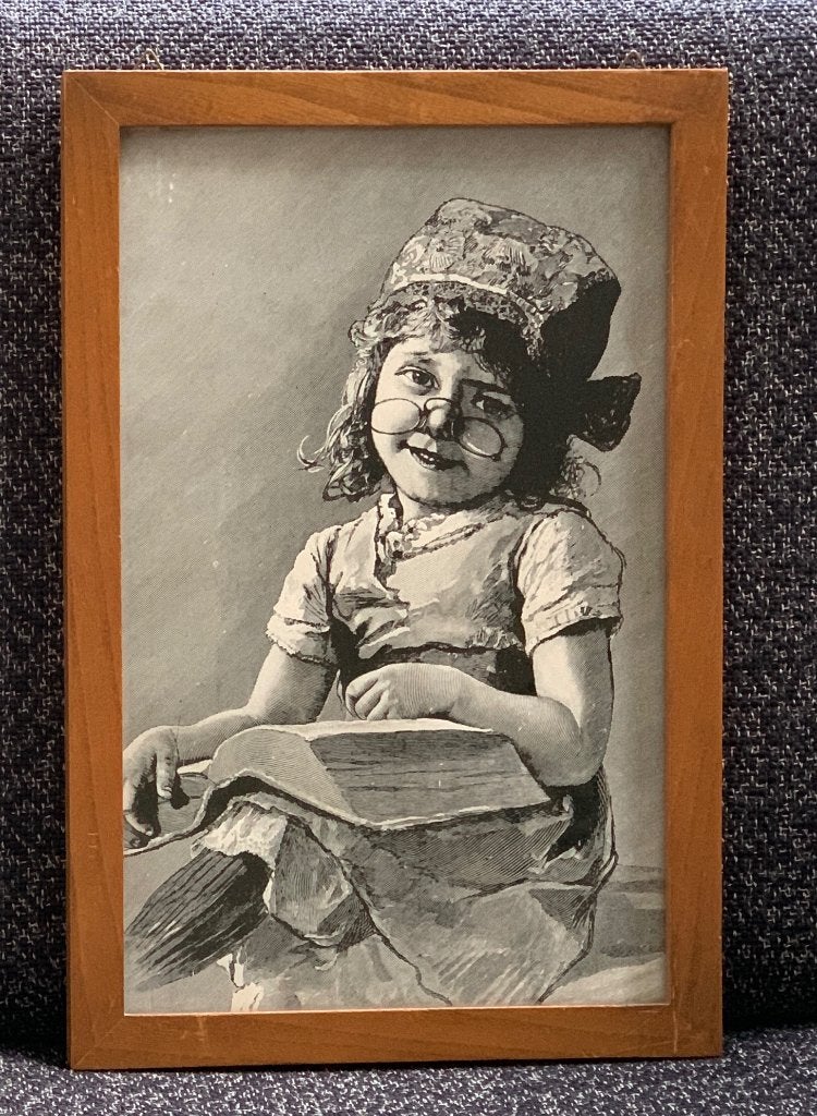 Vintage ingelijste print van een lezend meisje, Ophalen, Overige typen, Overige technieken, Achter glas