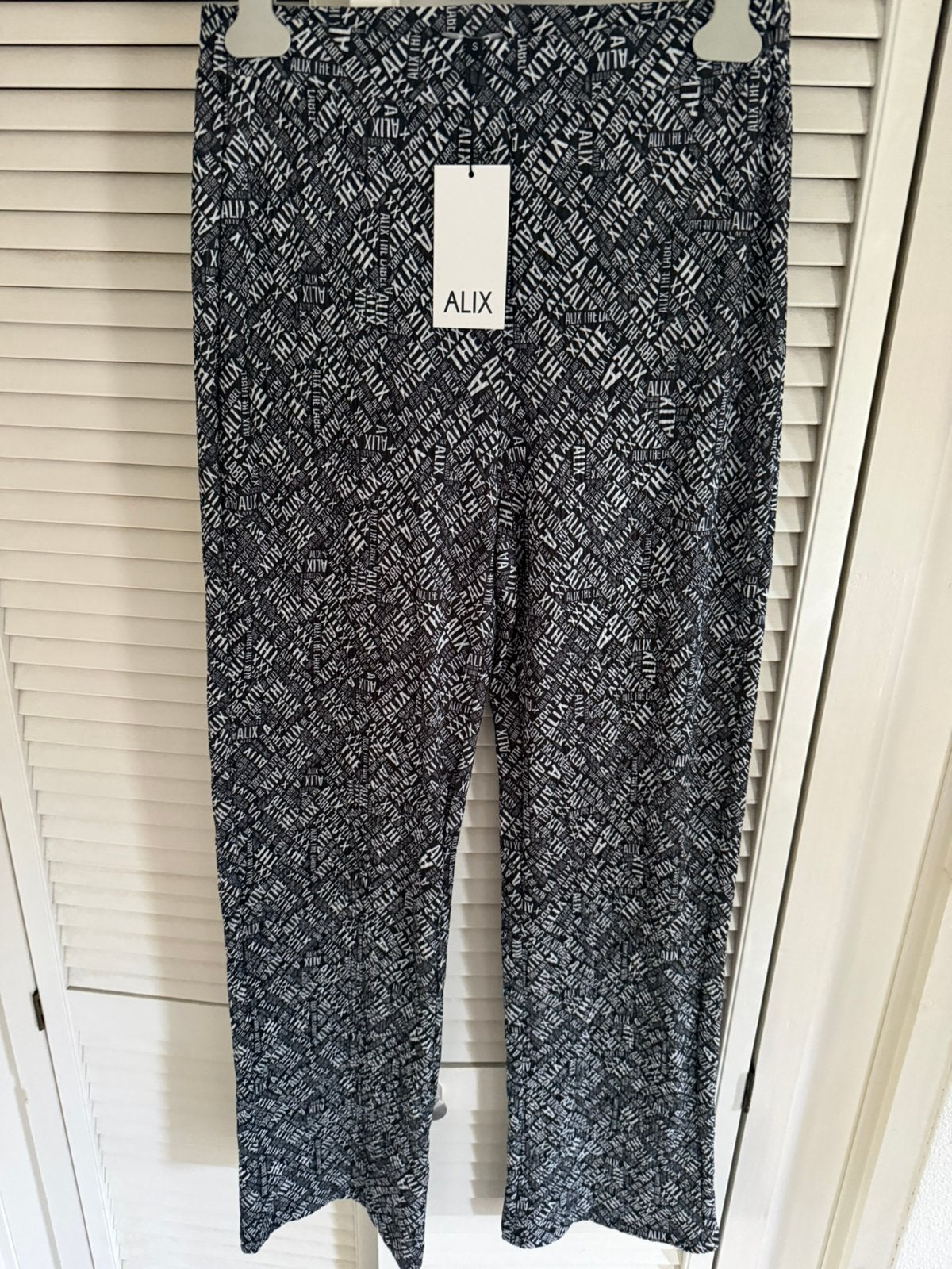 Nieuwe Alix the Label crinkle pants S, Verzenden, Nieuw, Zwart, Lang