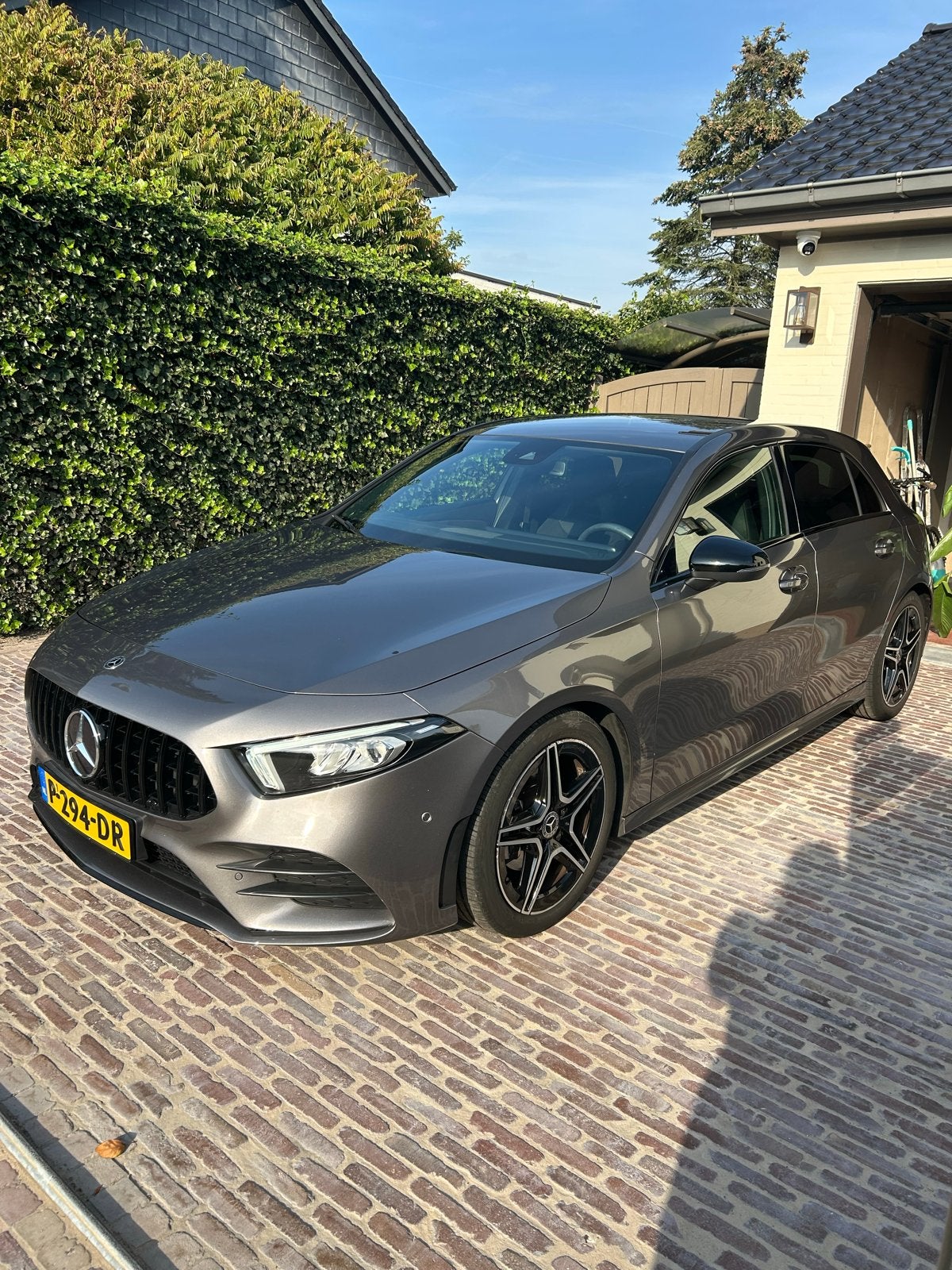Mercedes-Benz A-Klasse A 180 136pk 7G-DCT 2022 Grijs, Auto's, Dealer onderhouden, 136 pk, Elektrische ramen, 4 cilinders