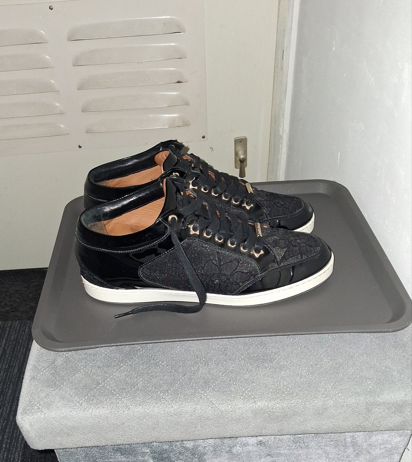 JIMMY CHOO BLACK PATENT Sneakers maat 38,5., Kleding | Dames, Ophalen of Verzenden, Gedragen, Zwart, Sneakers of Gympen