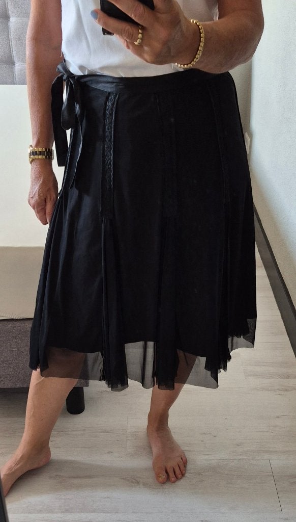 Prachtige zwarte gelaagde mesh rok van The Barn, maat 38, Kleding | Dames, Maat 38/40 (M), The Barn, Zwart, Ophalen of Verzenden