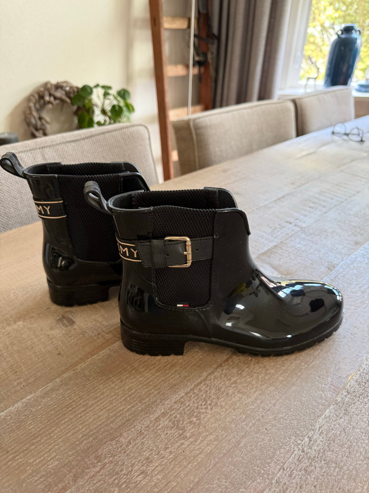 Tommy Hilfiger laarsjes zwart - maat 40, Kleding | Dames, Schoenen, Zwart, Ophalen of Verzenden, Regenlaarzen, Zo goed als nieuw