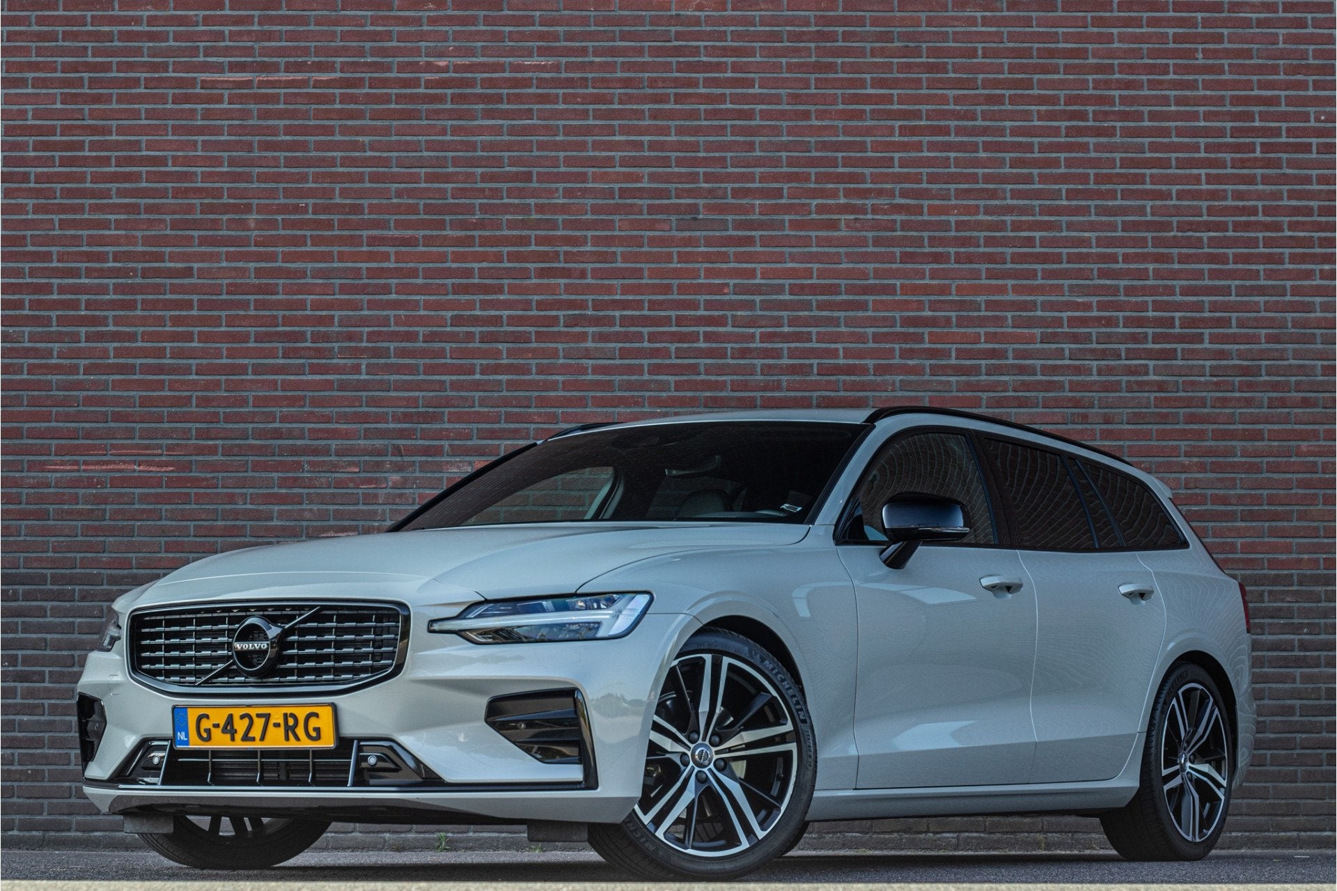 Volvo V60 T4 R-Design, Origineel NL, Polestar, Stoel & Stuur, Auto's, Volvo, 15 km/l, 1969 cc, 1603 kg, 93 €/maand