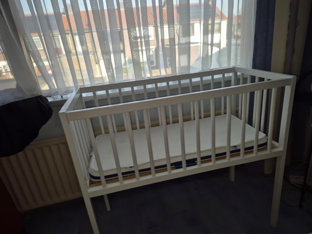 Wieg met matras  In prijs VERLAAGD !!, Ophalen, Gebruikt, Wieg