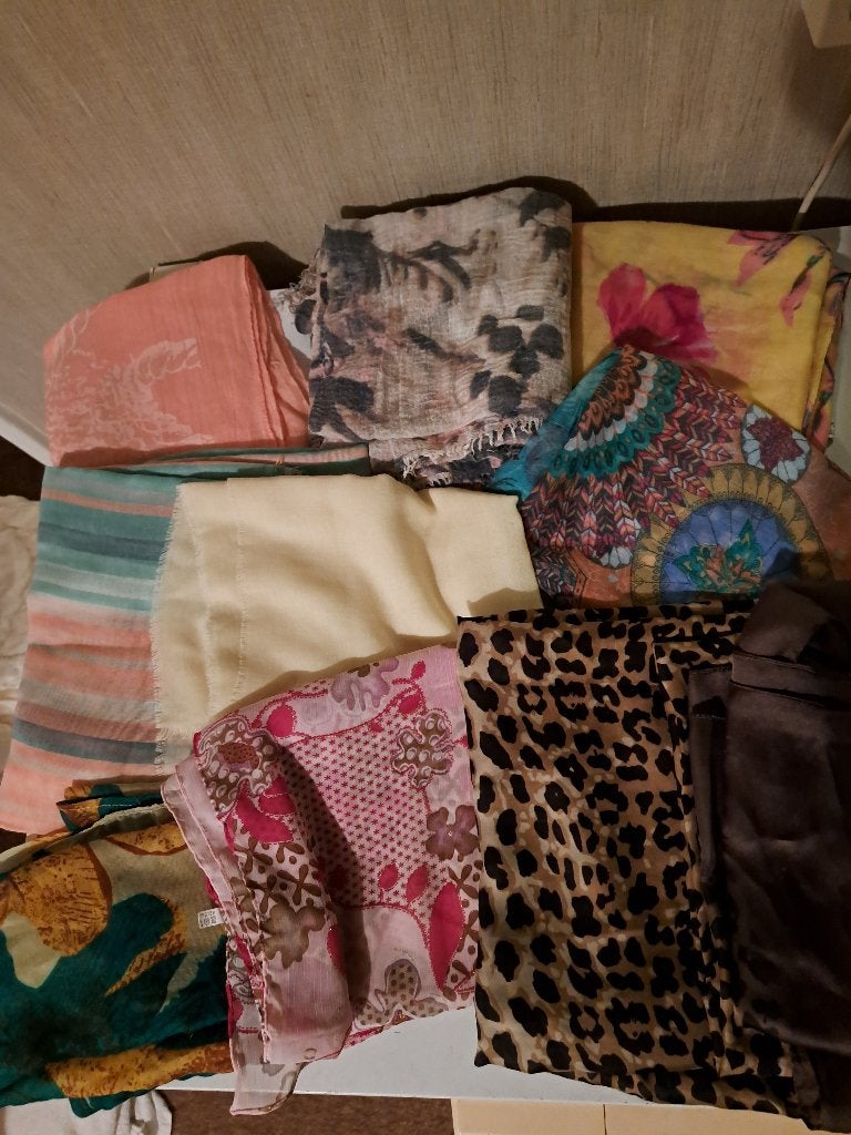 diverse dames sjaals, Ophalen of Verzenden, Zo goed als nieuw, Maat 46/48 (XL) of groter