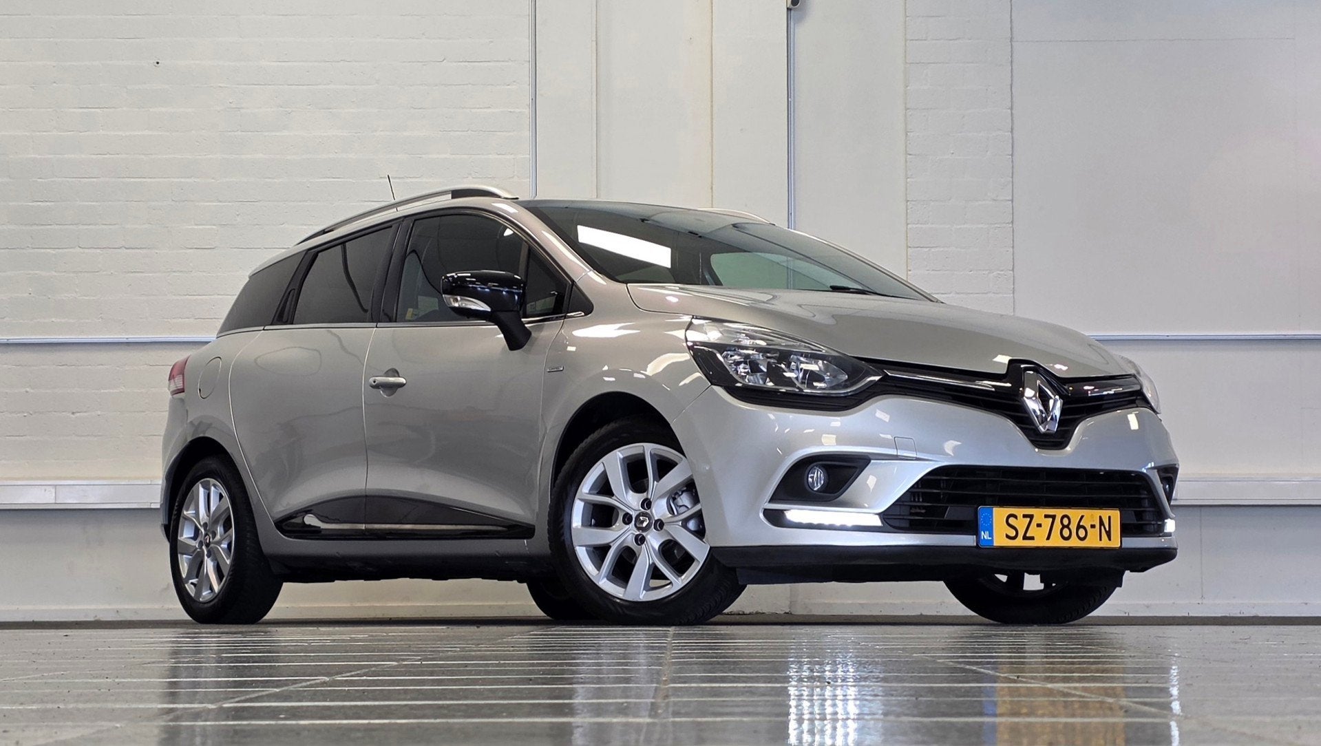 Renault Clio Estate 0.9 TCe Limited Camera Navi Parkeerhulp, Voorwielaandrijving, 898 cc, Gebruikt, 580 kg