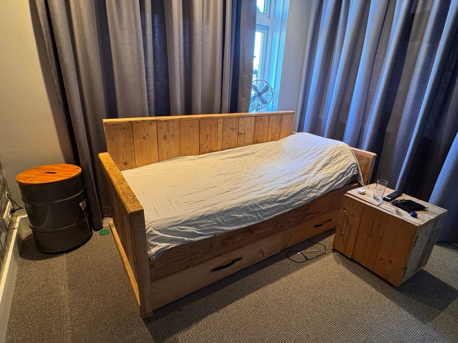 Steigerhouten bed met opberglades - Eenpersoons, Ophalen, Gebruikt, 90 cm, Eenpersoons