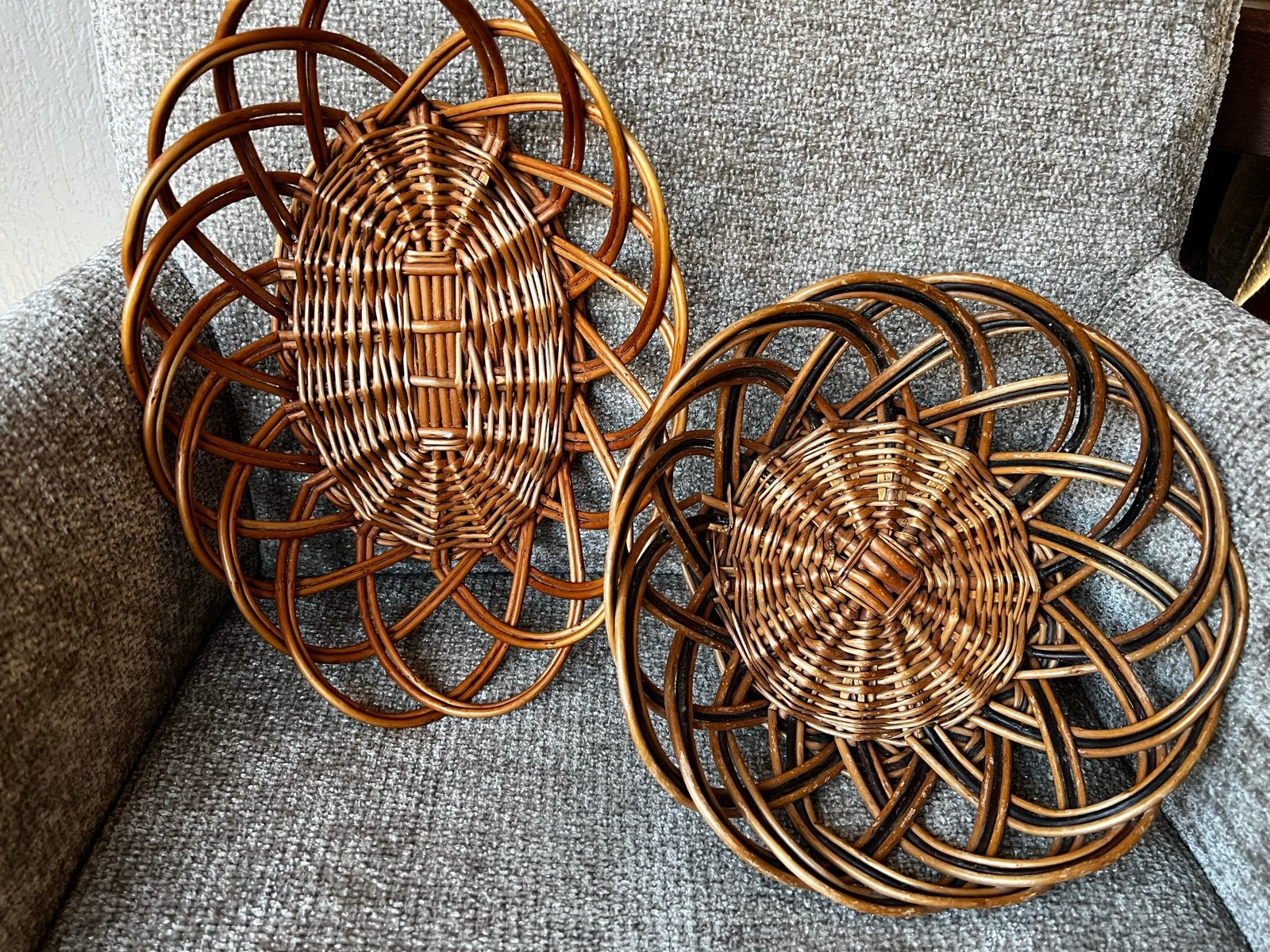 Set van 2 vintage rieten mandjes rond en ovaal, Gebruikt, Gevlochten, Mand, Ophalen of Verzenden