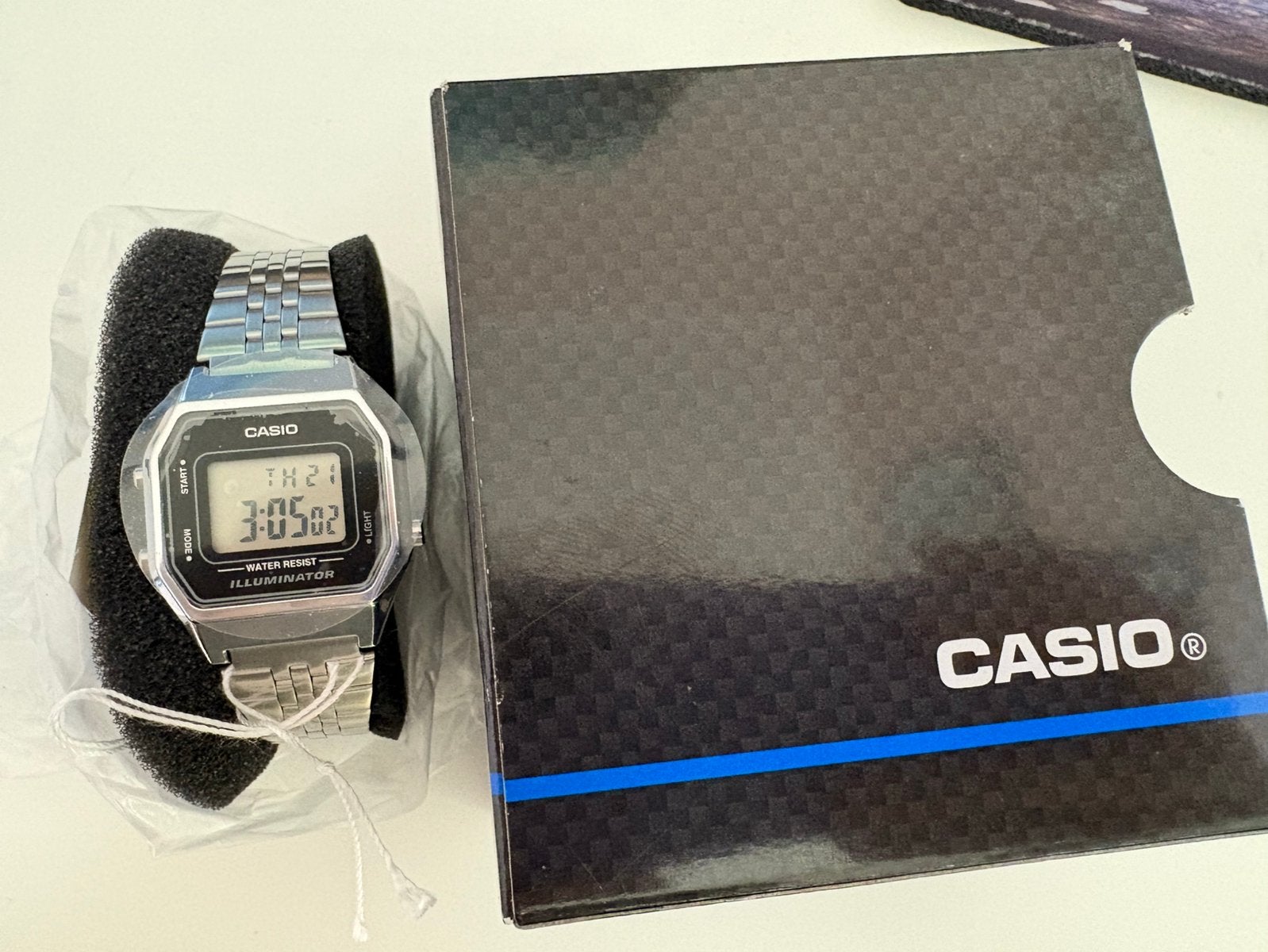 Casio Vintage LA680WEA dames horloge (nieuw), Sieraden, Tassen en Uiterlijk, Horloges | Kinderen, Ophalen, Zo goed als nieuw, Rood