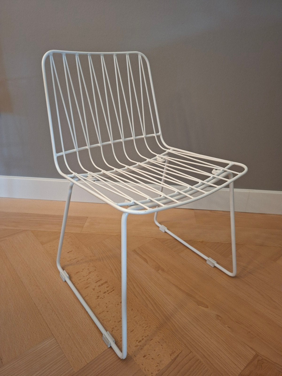 Witte kinderstoel van ijzer, zithoogte 31cm, Huis en Inrichting, Stoelen, Ophalen