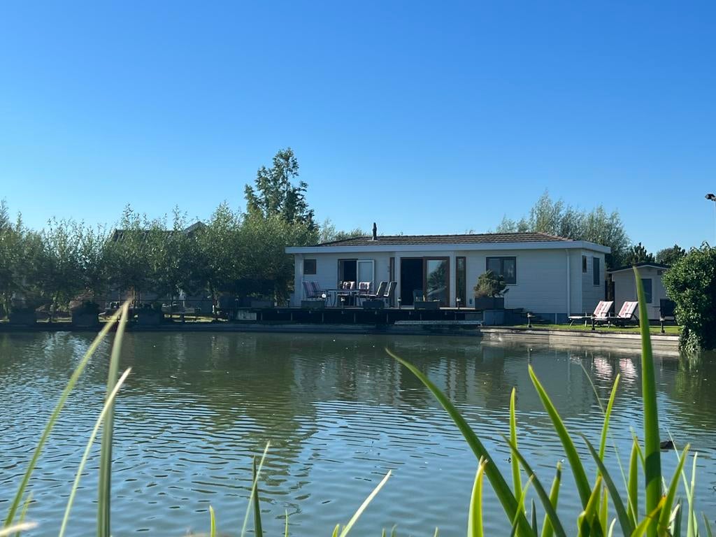Vrijstaand chalet-woning aan natuurvijver te huur 3-6maanden, Huizen en Kamers, Huizen te huur, Noord-Brabant, Direct bij eigenaar