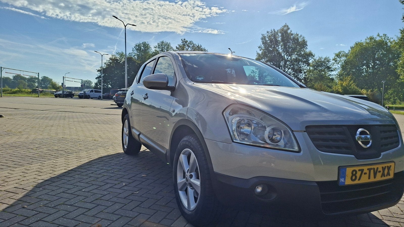 Nissan Qashqai 2.0 2WD 2007 Grijs, Voorwielaandrijving, Stof, 4 cilinders, 75 €/maand