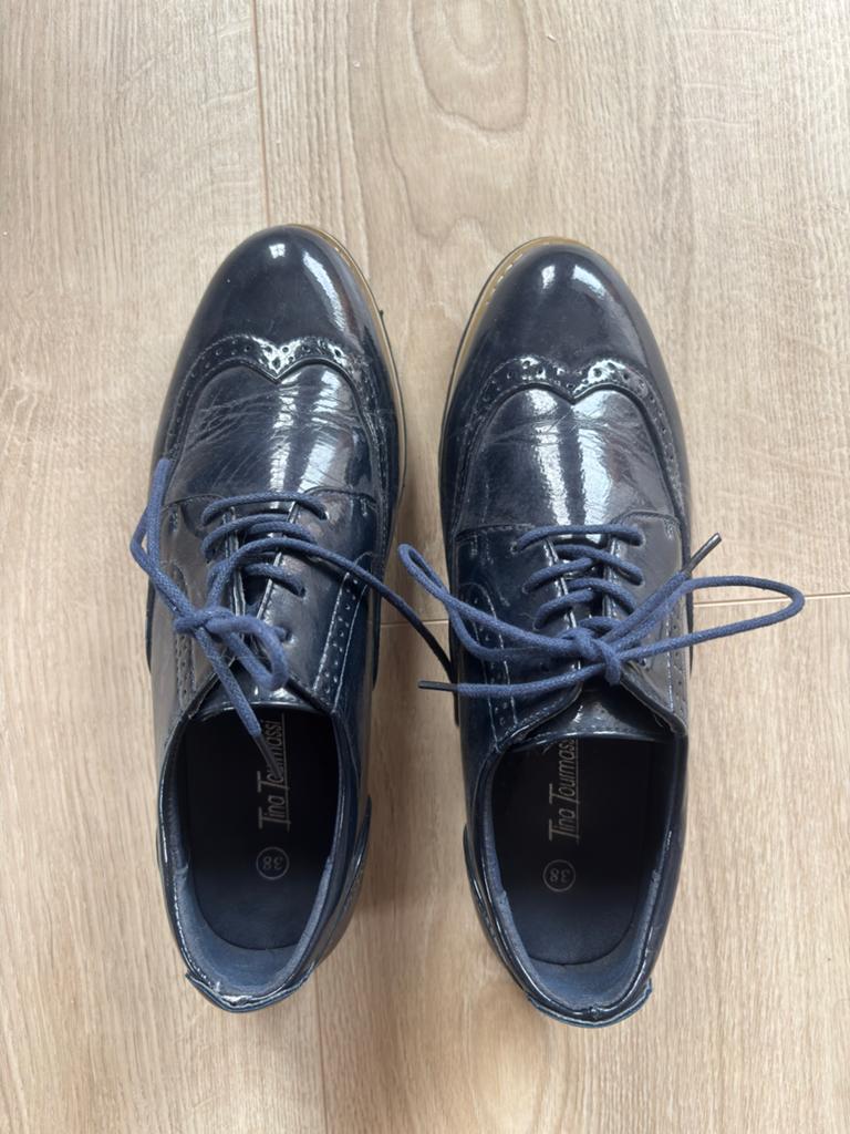 Donkerblauwe lakschoenen maat 38, Ophalen, Gedragen, Blauw, Schoenen met lage hakken