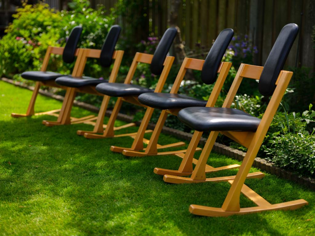 Set van 5x Stokke Varier Pendulum balans stoelen, Ophalen, Gebruikt, Zwart, Blank gelakt beukenhout