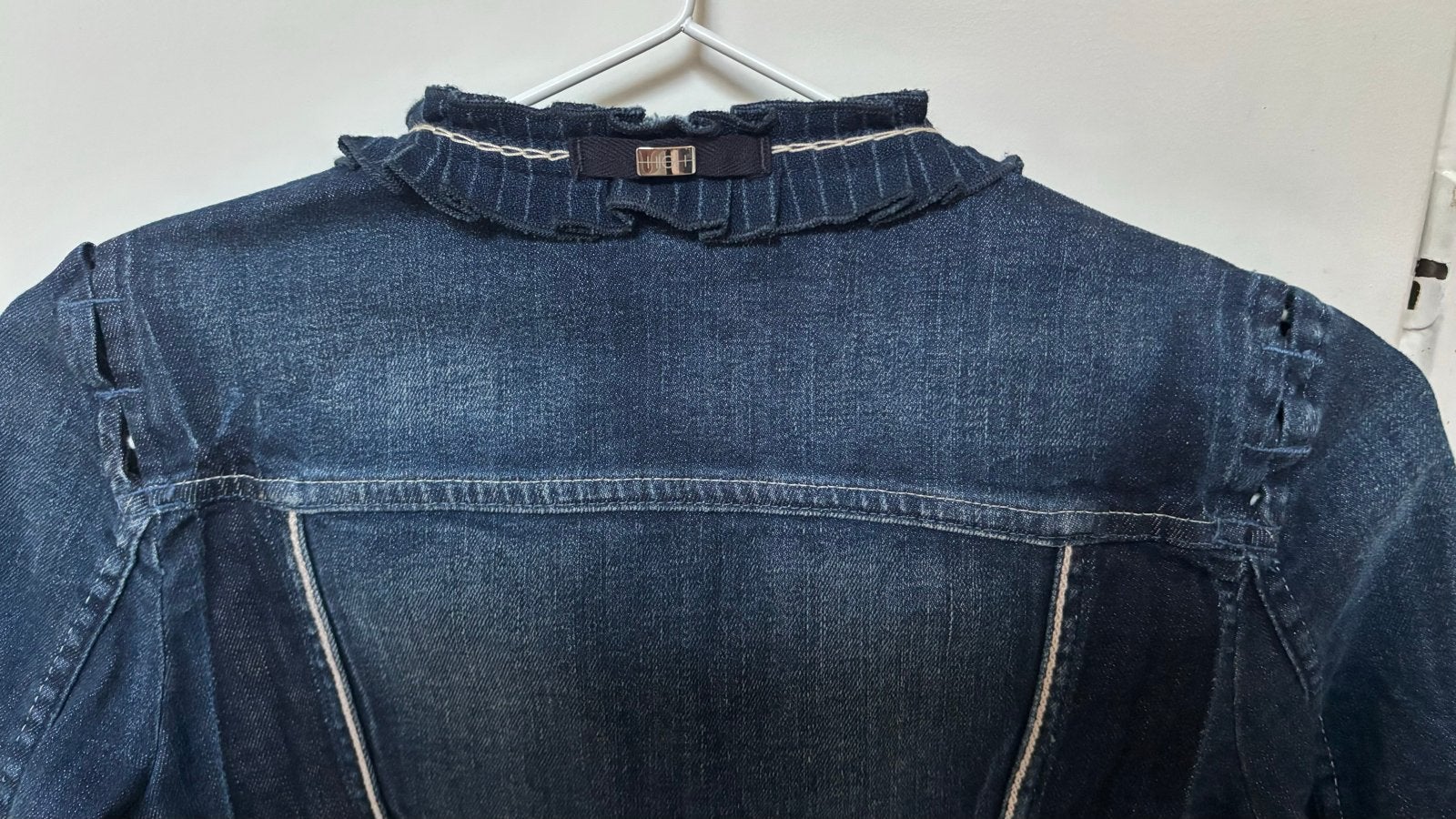 HIGH Blue spijkerjasje met ruches en zilveren details, Kleding | Dames, Jassen | Zomer, Ophalen of Verzenden, Zo goed als nieuw