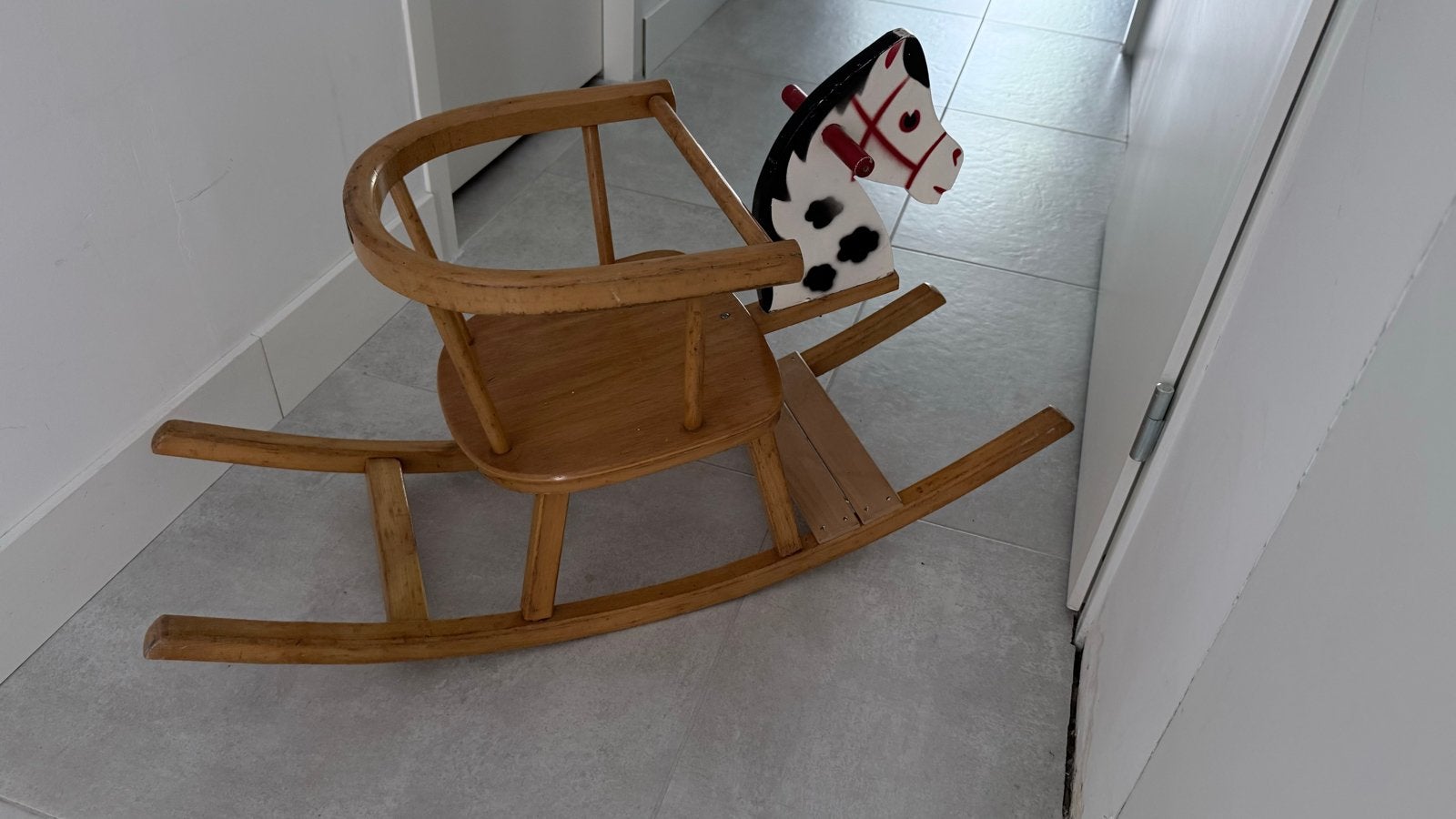 Houten hobbelpaard met stoeltje, Ophalen of Verzenden, Gebruikt, Rij- of Hobbelspeelgoed