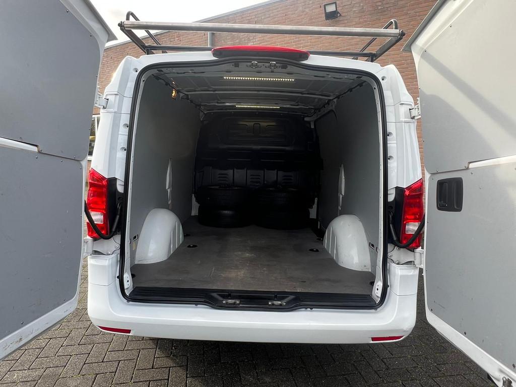 Mercedes-Benz Vito 114CDI 136PK Lang / 9G-Tronic / Distronic, Automaat, Gebruikt, Met garantie (alle), 2500 kg