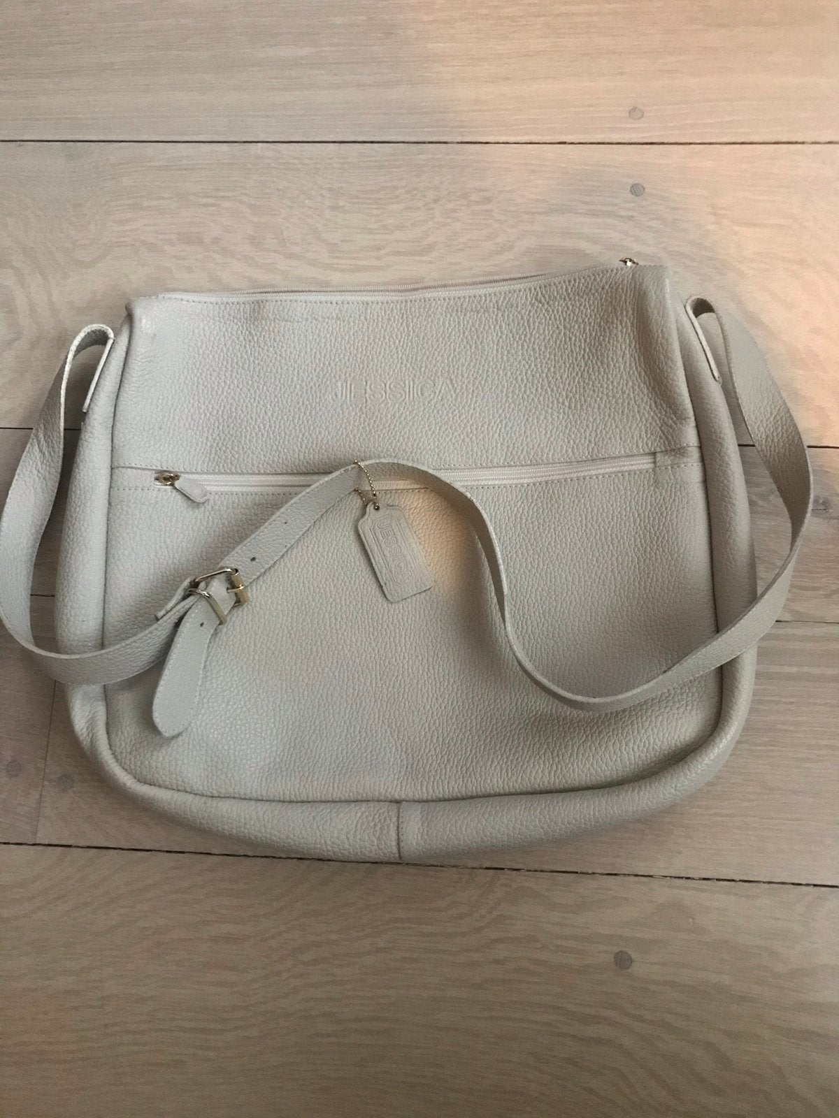 Nieuwe leren schoudertas in roomwit, Sieraden, Tassen en Uiterlijk, Tassen | Schoudertassen, Ophalen of Verzenden, Zo goed als nieuw