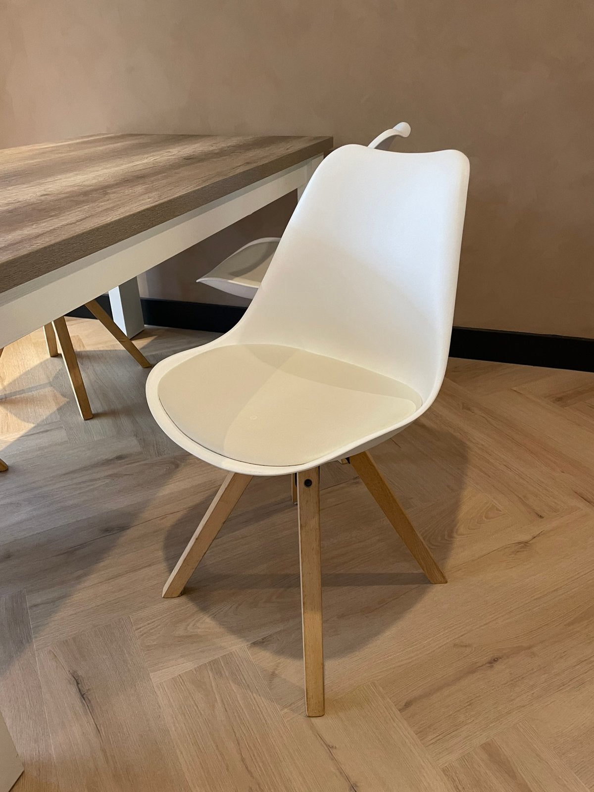 4 witte kuipstoelen, Huis en Inrichting, Stoelen, Ophalen, Gebruikt, Wit, Vier