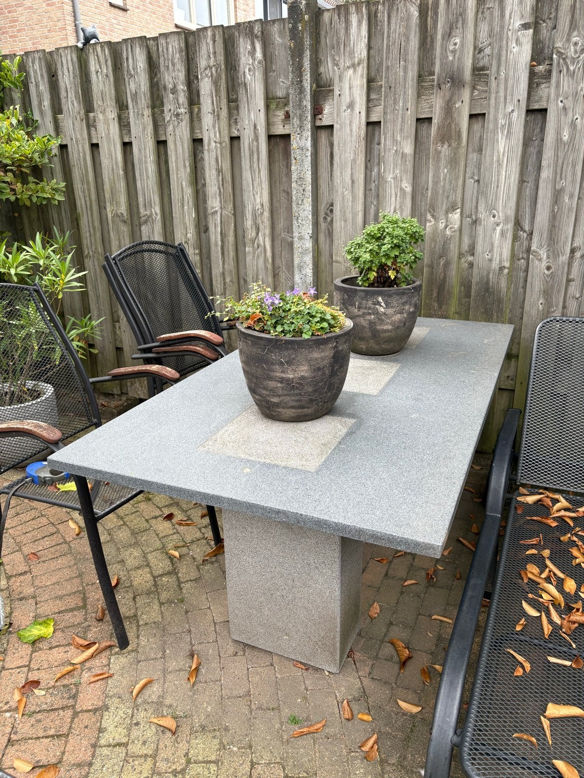 Robuuste tuintafel met granieten stenen blad en onderstel, Ophalen, Gebruikt, Rechthoekig, Overige materialen