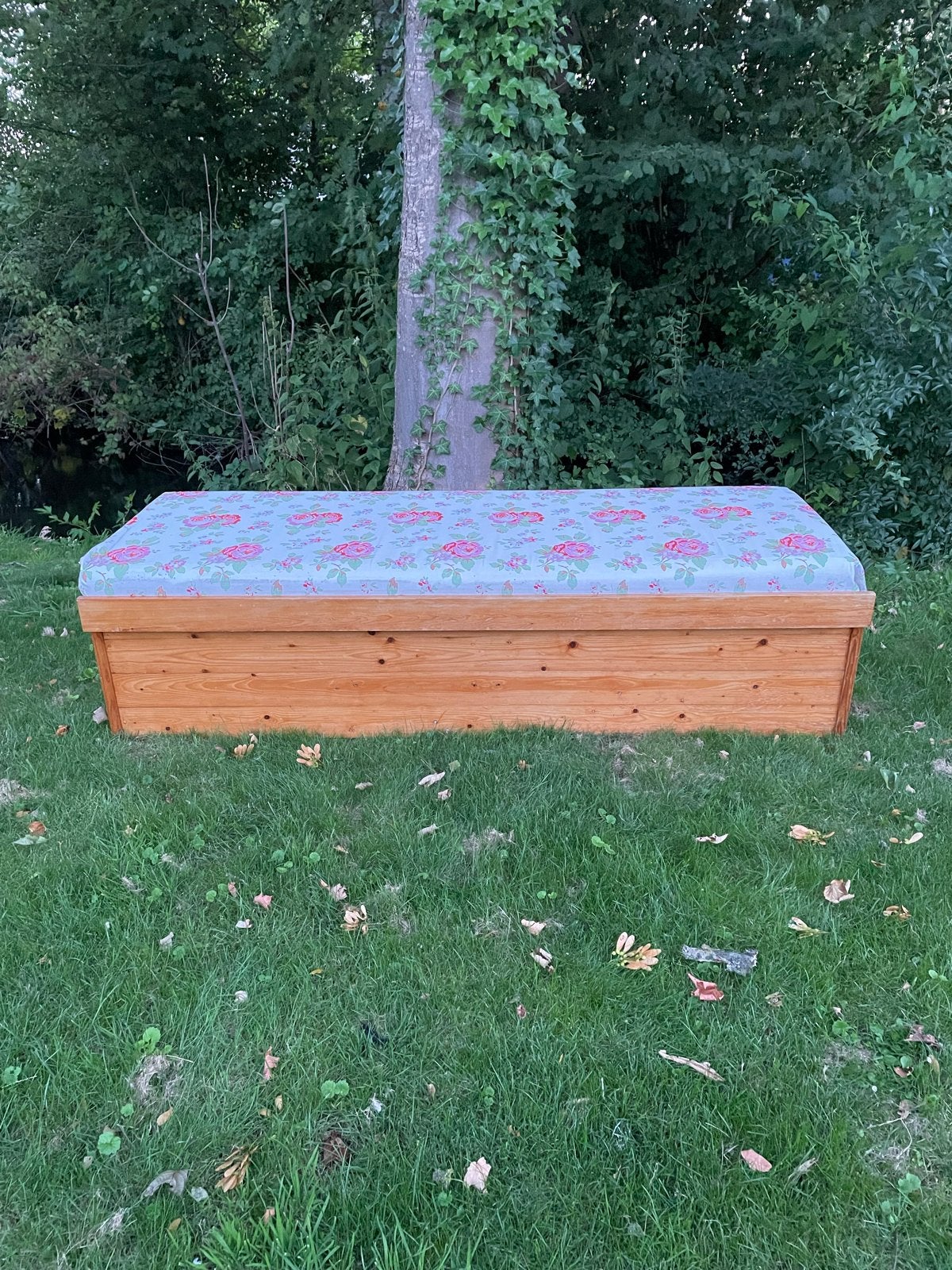 Bank bed met opbergruimte - Gratis op te halen, Huis en Inrichting, Banken | Sofa's en Chaises Longues, Ophalen, Gebruikt, Eenpersoons