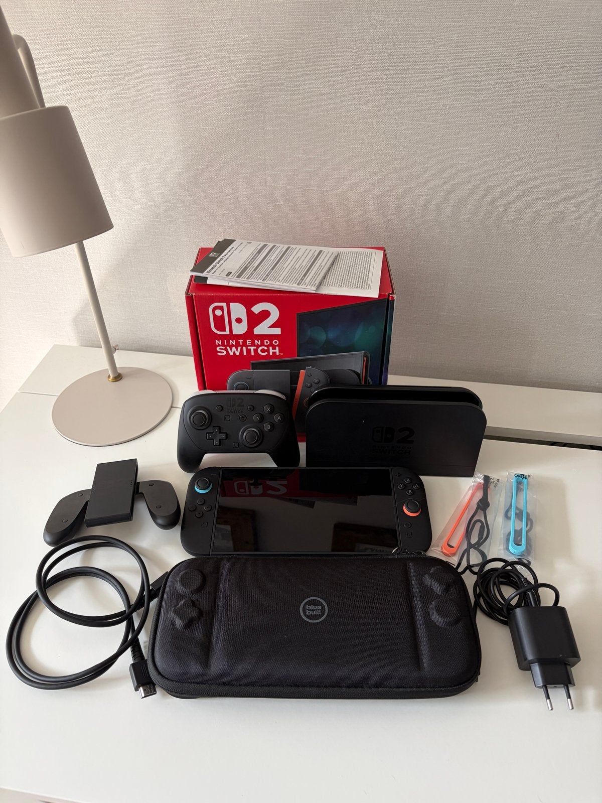 Nintendo Switch 2 met accessoires en Pro Controller Moet weg, Spelcomputers en Games, Ophalen of Verzenden, Zo goed als nieuw