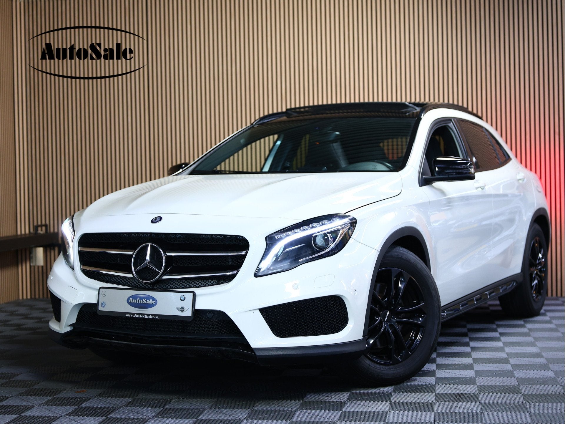 Mercedes-Benz GLA GLA 250 AUTOM 63000km AMG PANODAK LED AFN-, Auto's, Automaat, Gebruikt, 4 cilinders, Wit