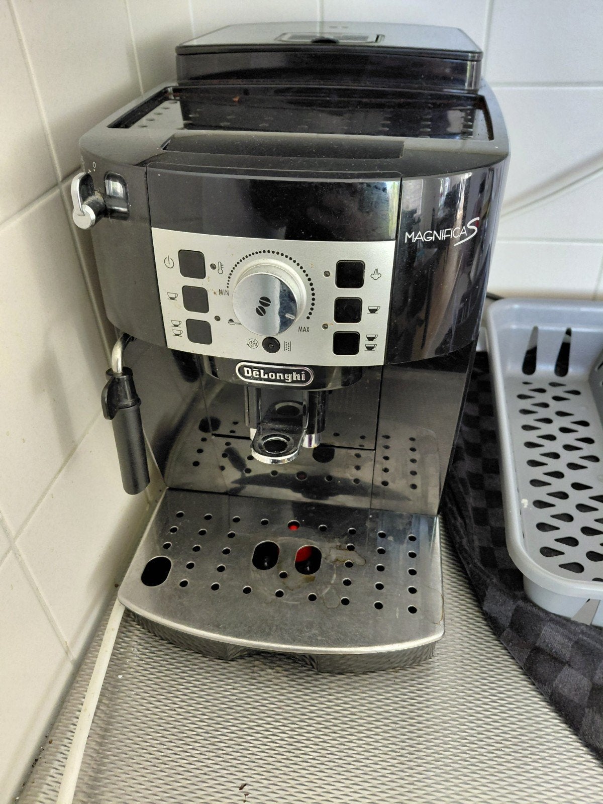 De'Longhi Magnifica S volautomatische espressomachine., Witgoed en Apparatuur, Koffiezetapparaten, Ophalen, Zo goed als nieuw
