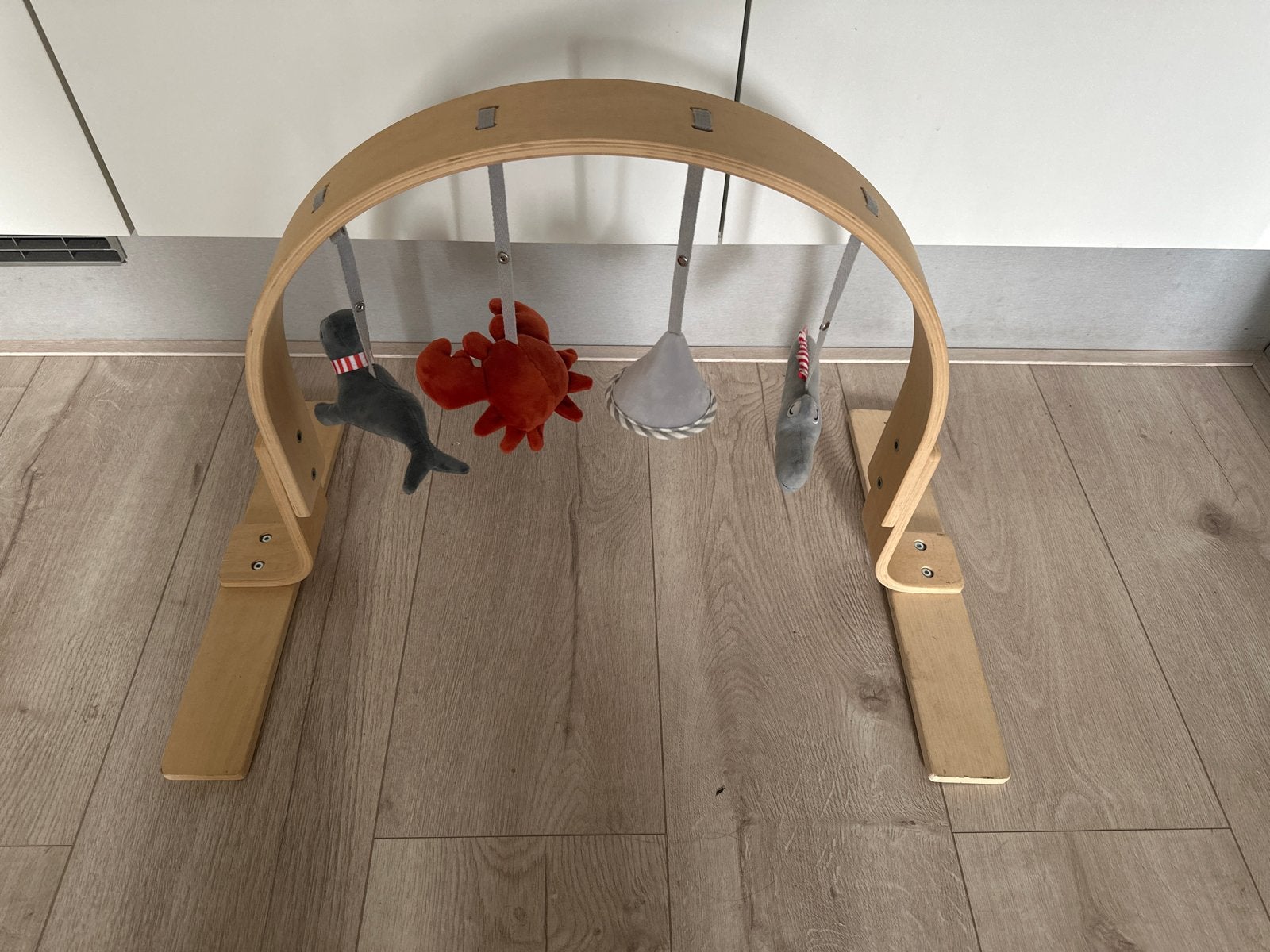 Houten babygym Trygo met speeltjes, Ophalen of Verzenden, Gebruikt, Babygym