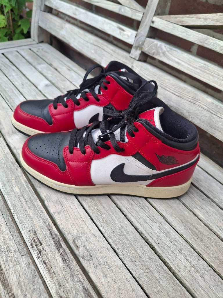 Nike Air Jordan 1 mid, Chicago Black Toe (2020), Kleding | Dames, Schoenen, Nike Air Jordan, Ophalen of Verzenden, Rood, Sneakers of Gympen