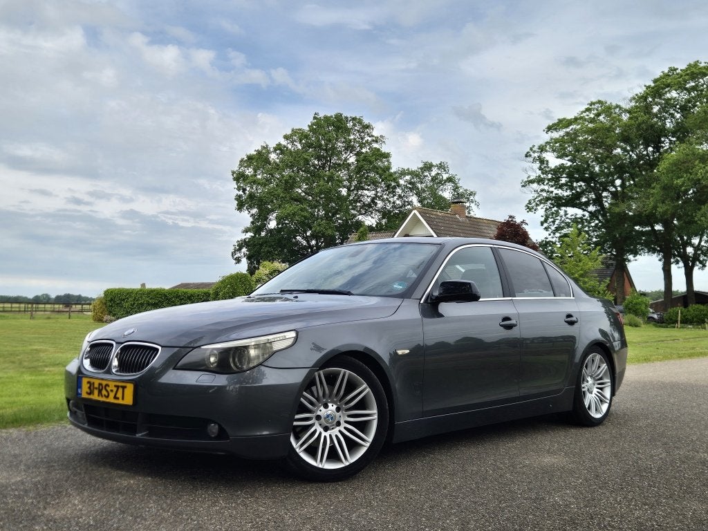 BMW 5 Serie 520i Executive (bj 2004, automaat), Achterwielaandrijving, Gebruikt, 10 km/l, Bedrijf